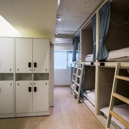 Stray Birds Taichung Hostel Экстерьер фото