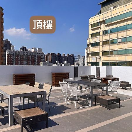 Stray Birds Taichung Hostel Экстерьер фото