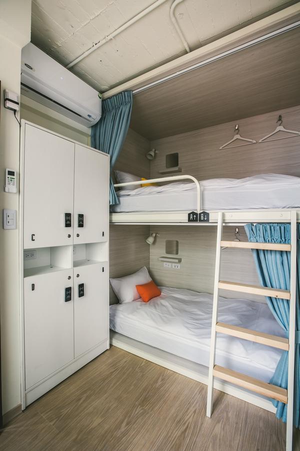 Stray Birds Taichung Hostel Экстерьер фото