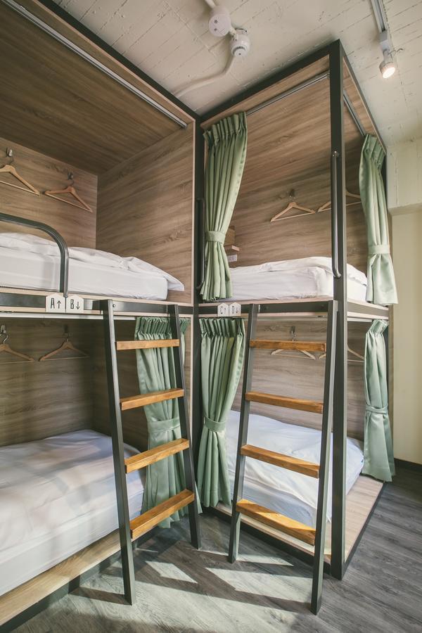 Stray Birds Taichung Hostel Экстерьер фото