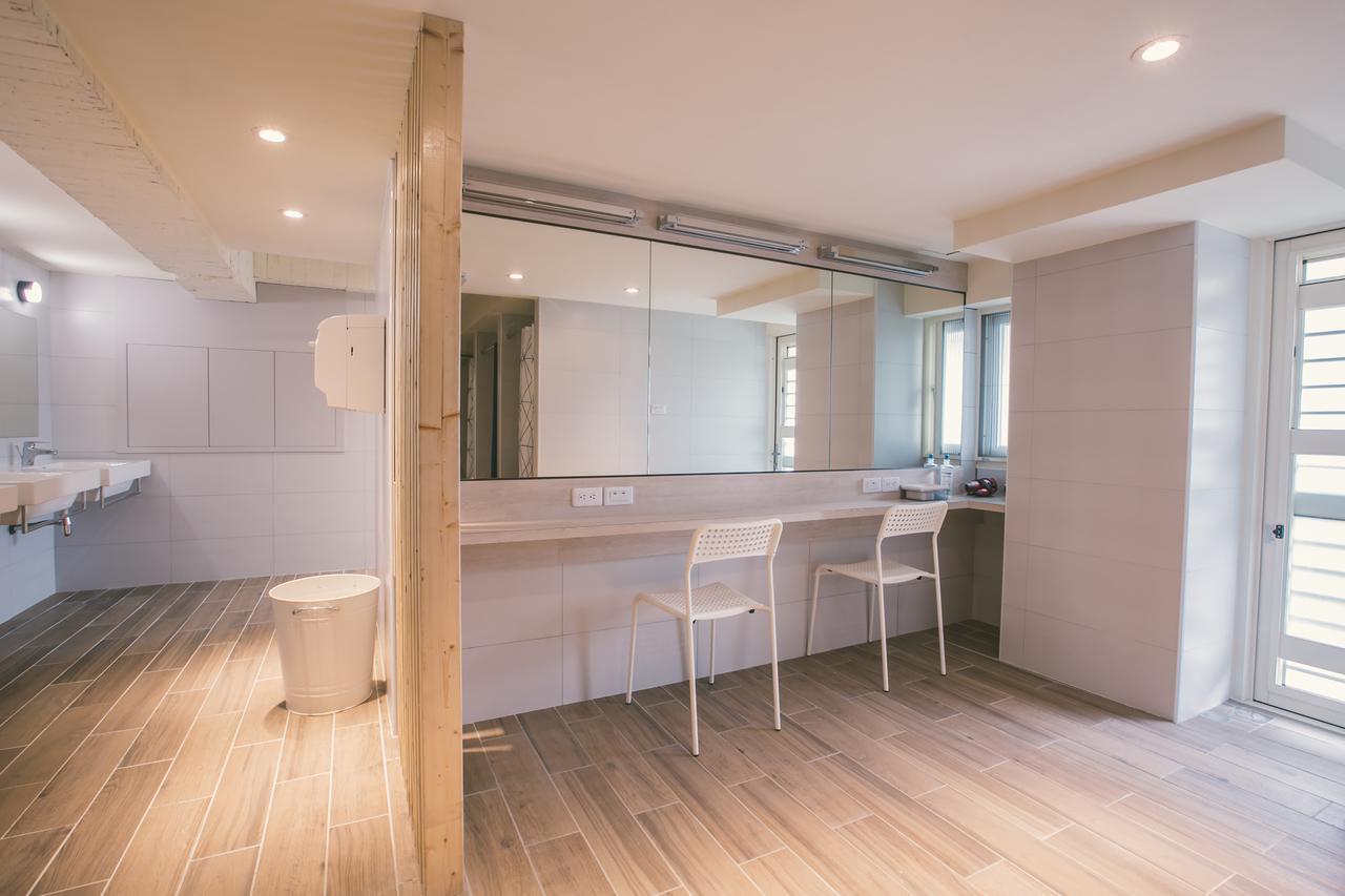 Stray Birds Taichung Hostel Экстерьер фото