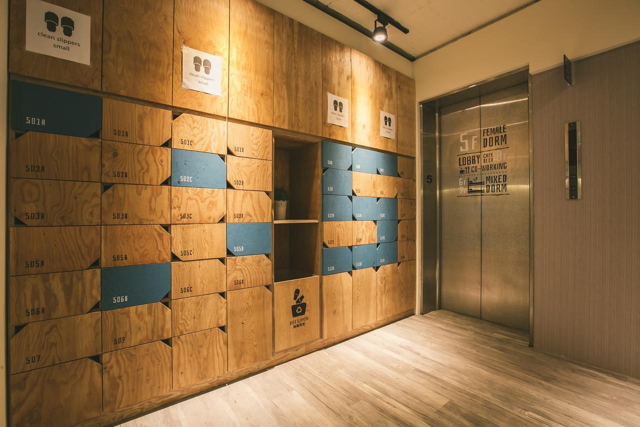 Stray Birds Taichung Hostel Экстерьер фото
