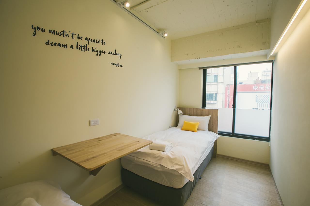 Stray Birds Taichung Hostel Экстерьер фото