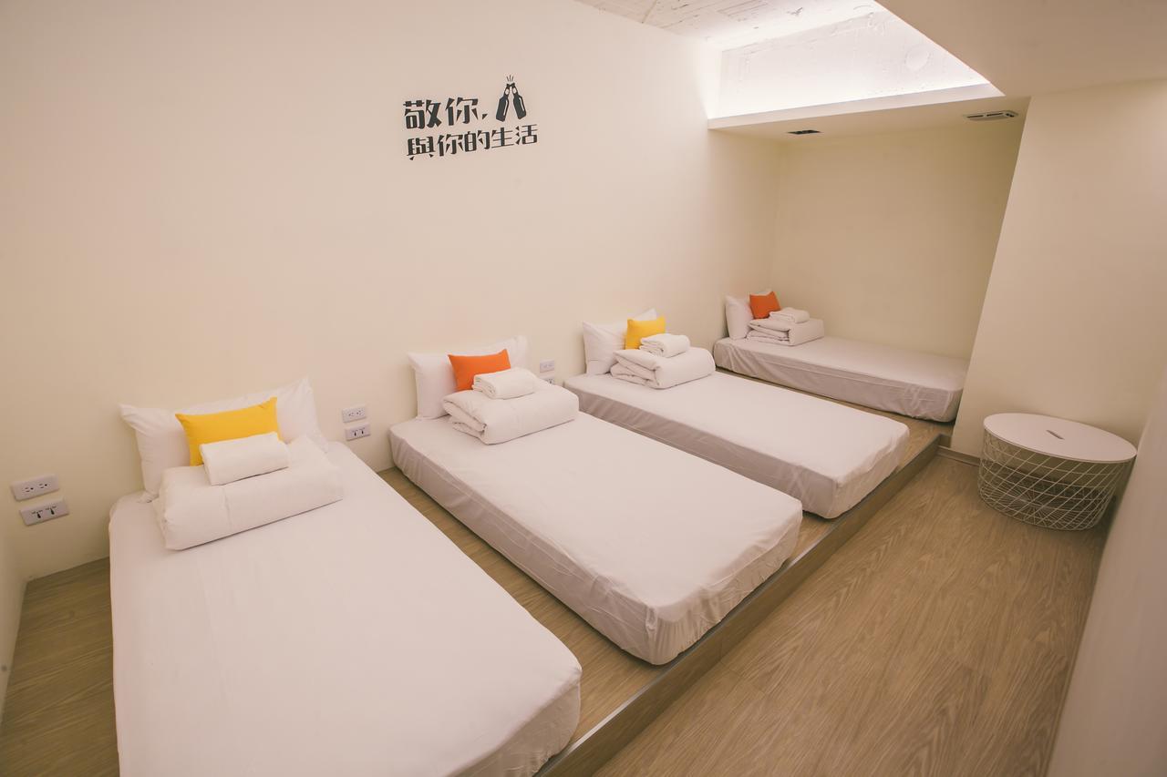 Stray Birds Taichung Hostel Экстерьер фото