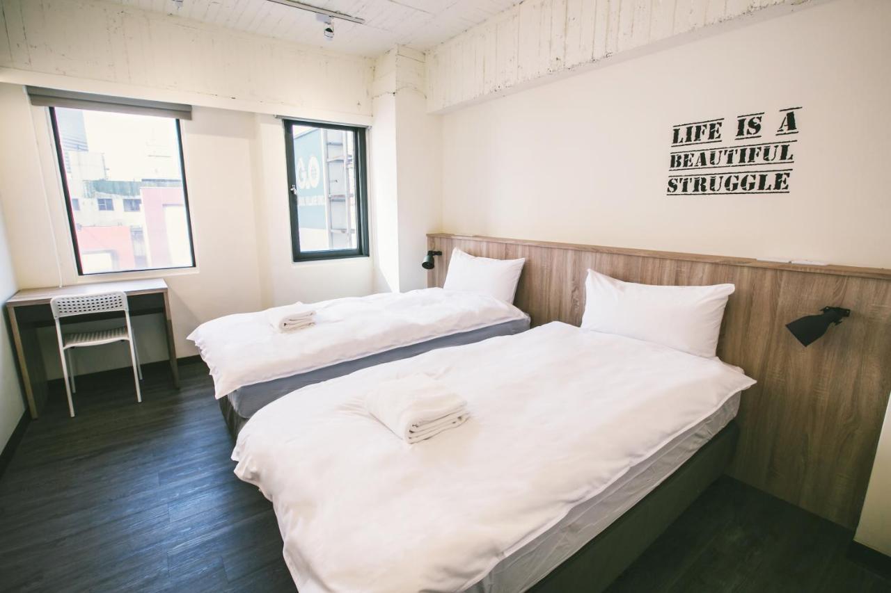 Stray Birds Taichung Hostel Экстерьер фото